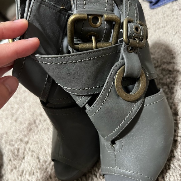 Aldo grey heels with buckle stilettos - Picture 3 of 4